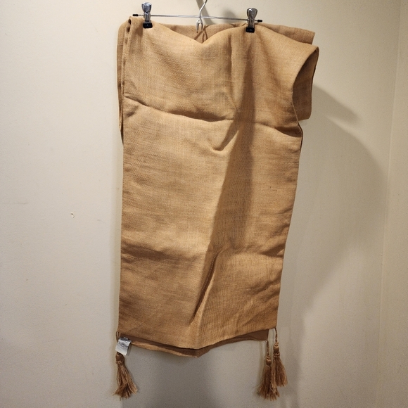 Potery barn Tan 100% Cotton Runner Table cloth 20" x 108 - Picture 3 of 11